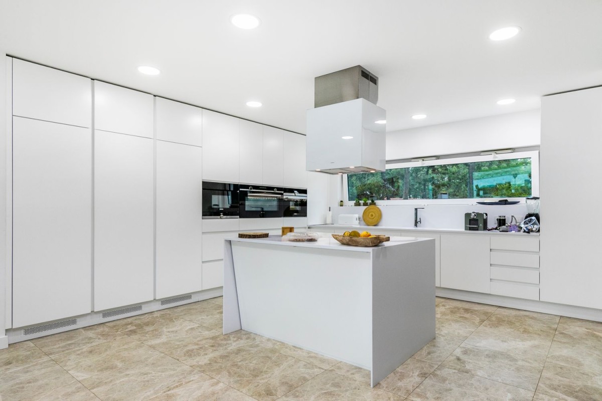 The kitchen is modern and with top of the range appliances