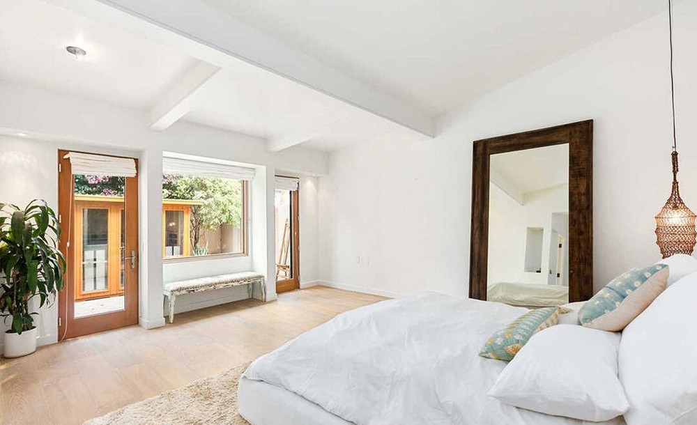 Com muito espaço e acesso a uma varanda privada