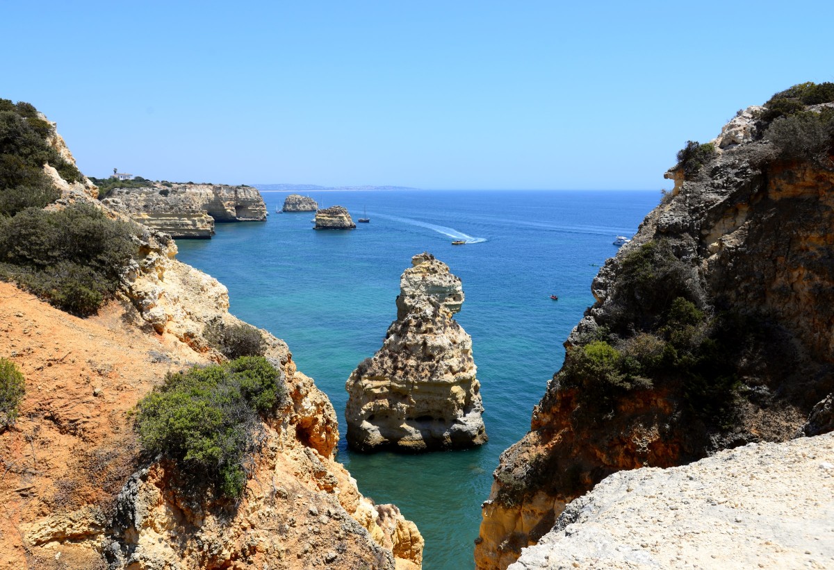 The Algarve remains a popular destination for property searches / Photo by Mélanie Martin on Unsplash