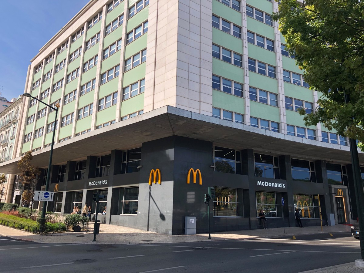 McDonald’s abre restaurante de 700 m2 no Marquês de Pombal – é um dos maiores de Portugal