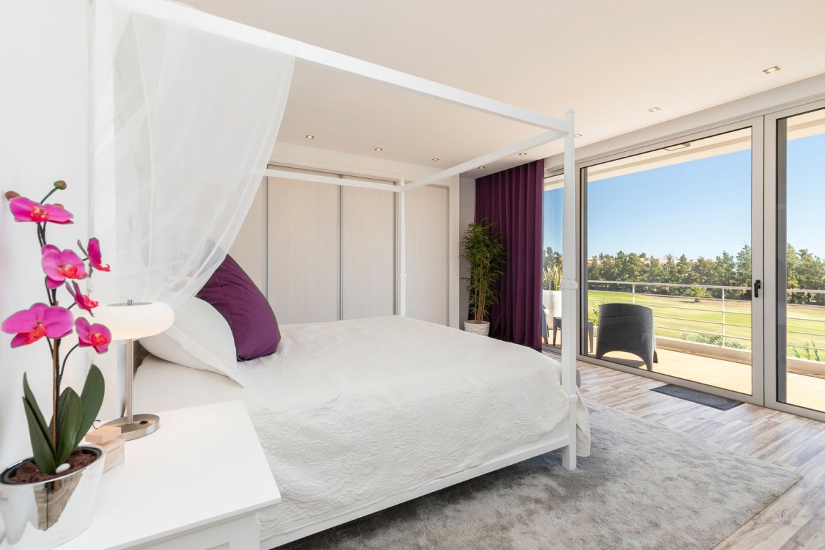 The property has bright, spacious bedrooms