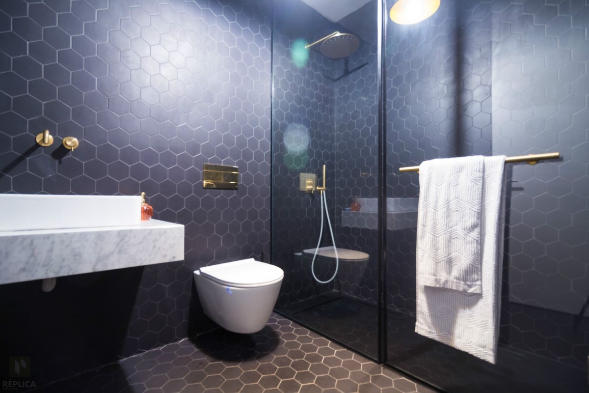 The bathrooms in the property are modern and chic The bathrooms in the property are modern and chic