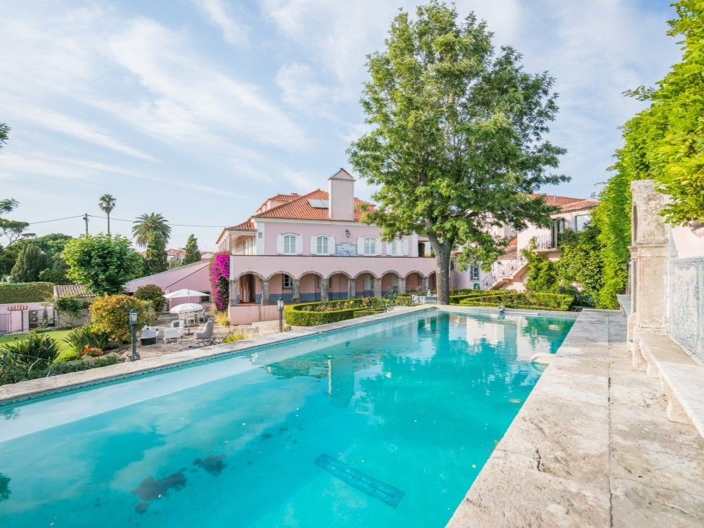 Dieses schöne Herrenhaus in Sintra steht zum Verkauf