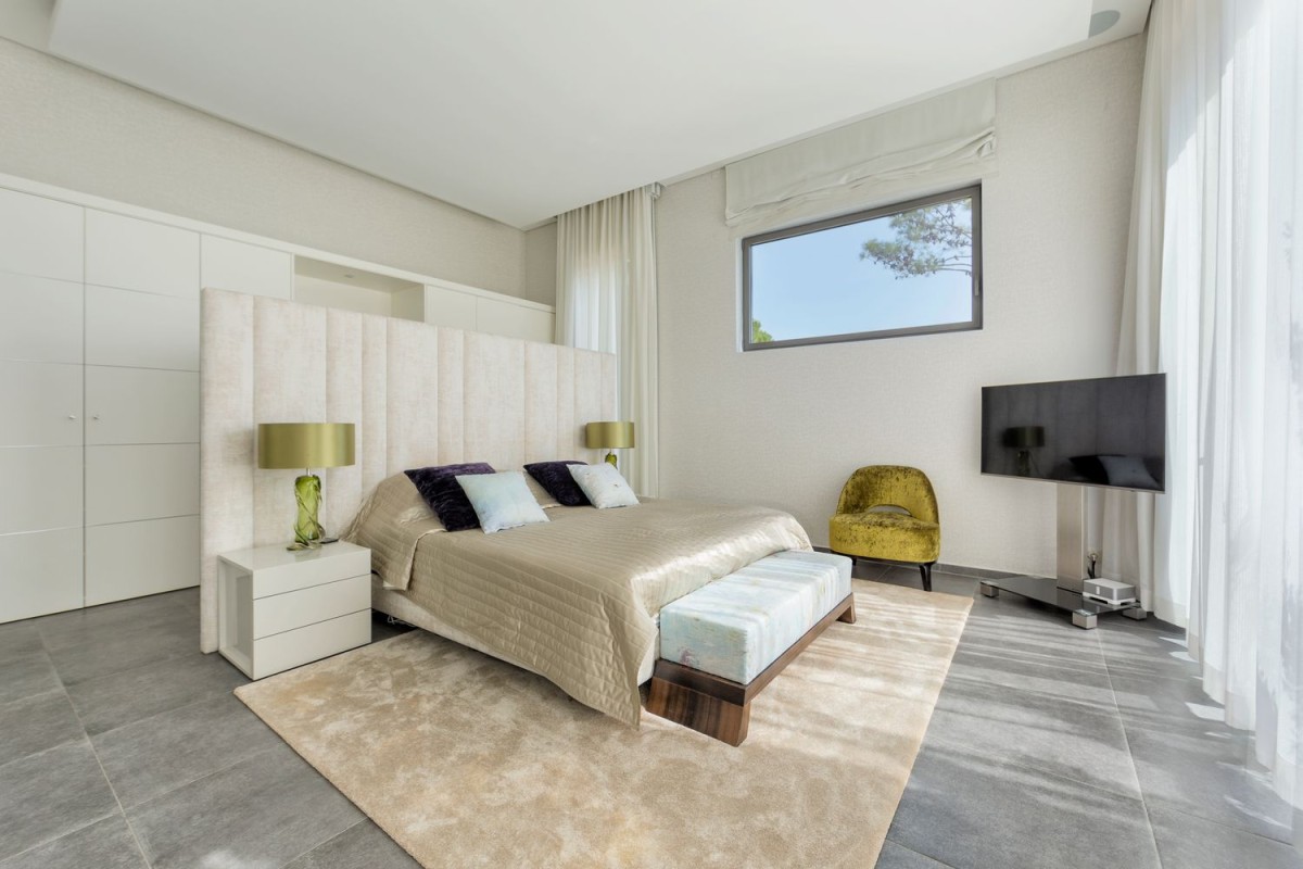 Le camere da letto nella casa sono spaziose e luminose