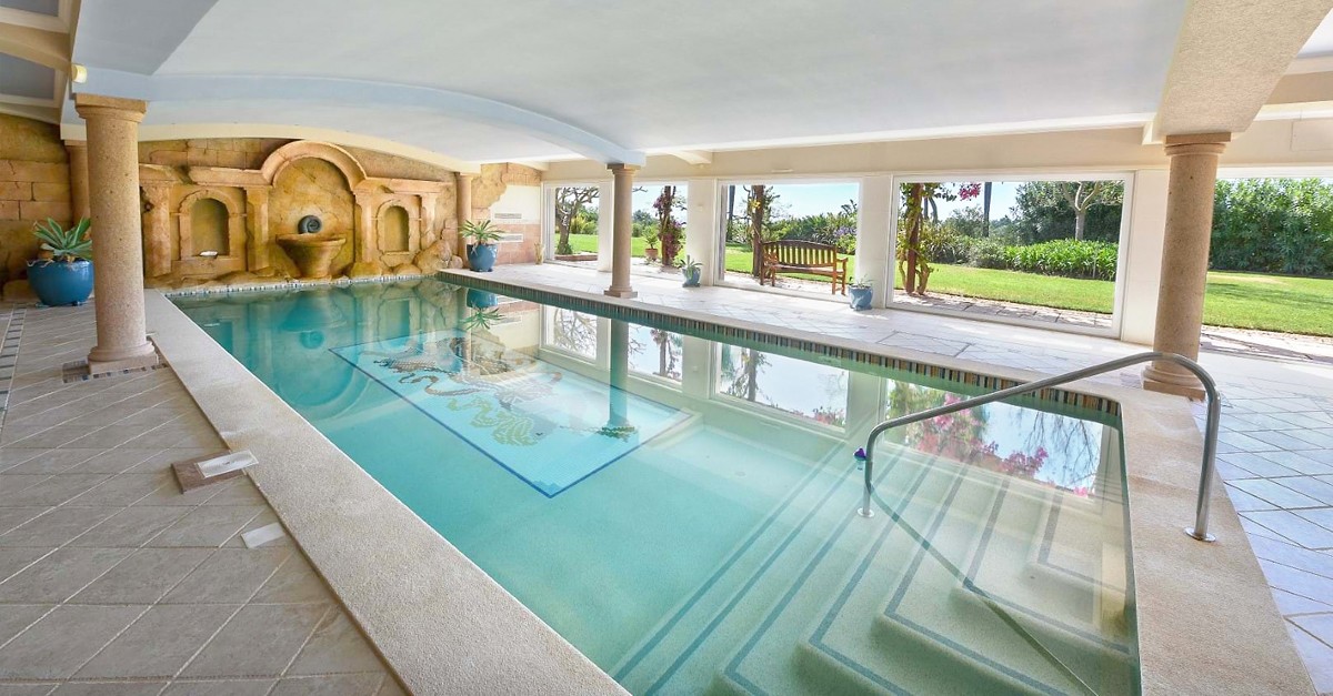 Дома с бассейнами и spa