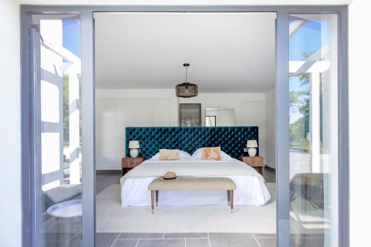 The bedrooms are bright and spacious, some with balcony access The bedrooms are bright and spacious, some with balcony access