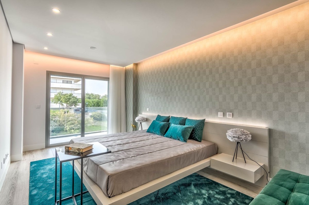 Le camere da letto nella casa sono spaziose e luminose Le camere da letto nella casa sono spaziose e luminose