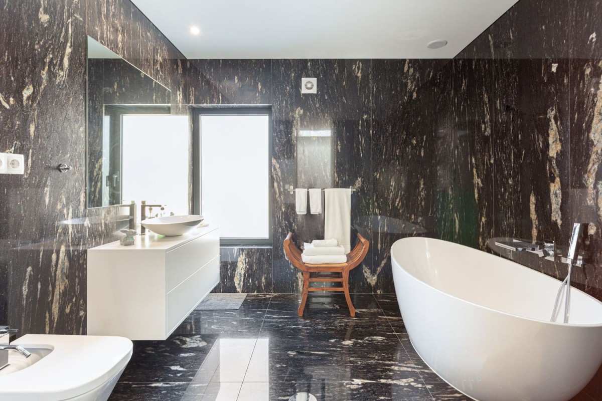 The villa has luxurious bathrooms The villa has luxurious bathrooms