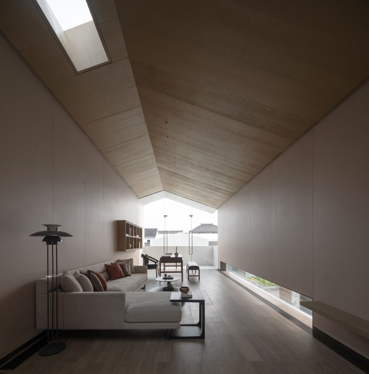 Tetos altos e de madeira