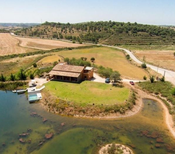 Ganhar o Euromilhões ou a lotaria e sonhar com uma destas bonitas (e luxuosas) casas de campo