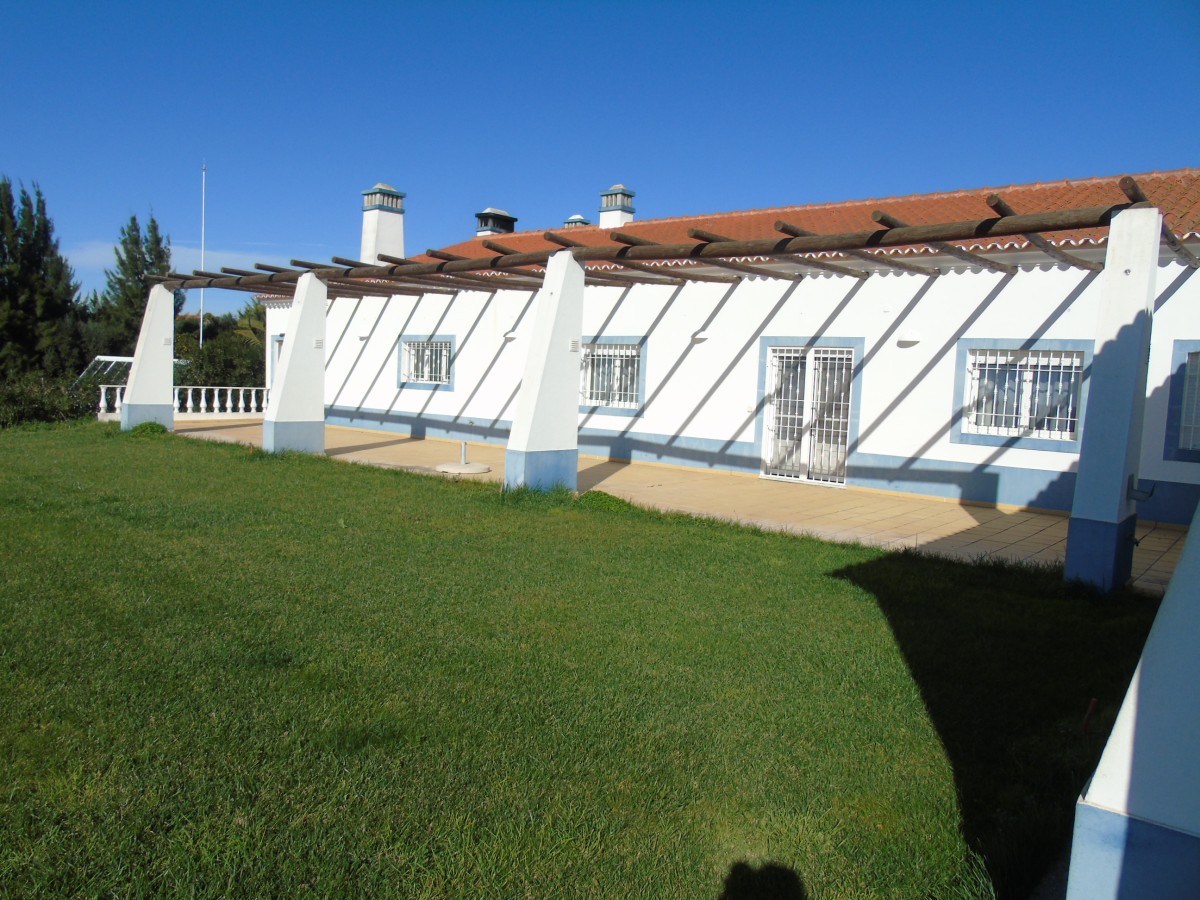 Ganhar o Euromilhões ou a lotaria e sonhar com uma destas bonitas (e luxuosas) casas de campo