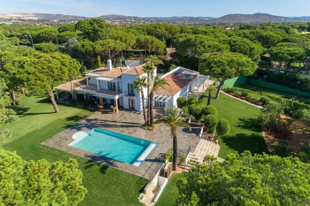 This prestigious villa is for sale in Vilamoura