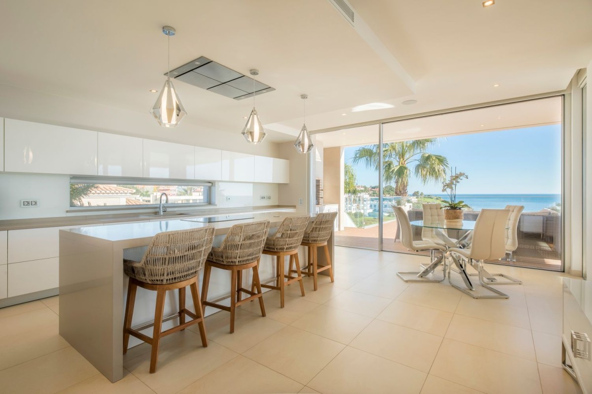 The kitchen opens onto the terrace