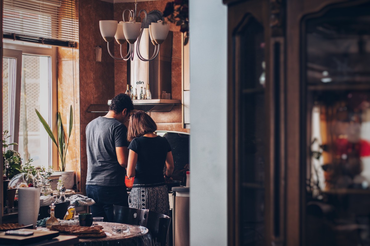 Partilhar a casa (ou um espaço) na pandemia: pistas para sobreviver ao confinamento