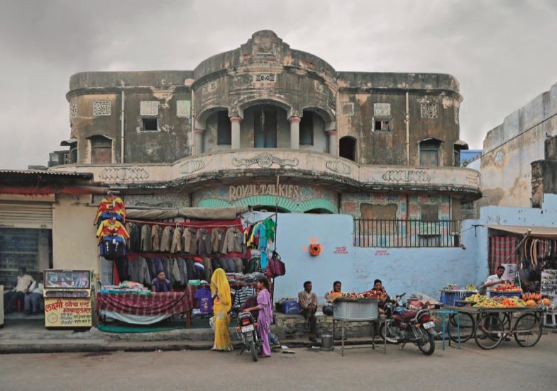 Cinemas abandonados pelo mundo: este fotógrafo passou 12 anos à “caça” de glórias esquecidas