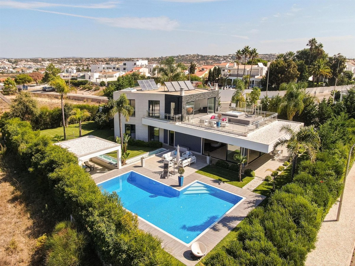 Luxury villa in Albufeira