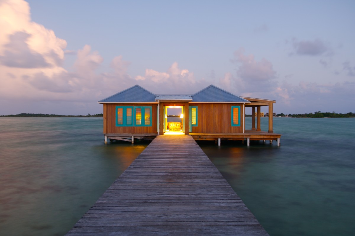 casa_ventanas_cayoespanto_over_water_1