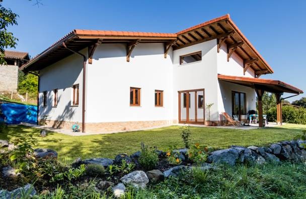 O fenómeno das casas de palha: mais ecológicas, resistentes e permitem poupar energia