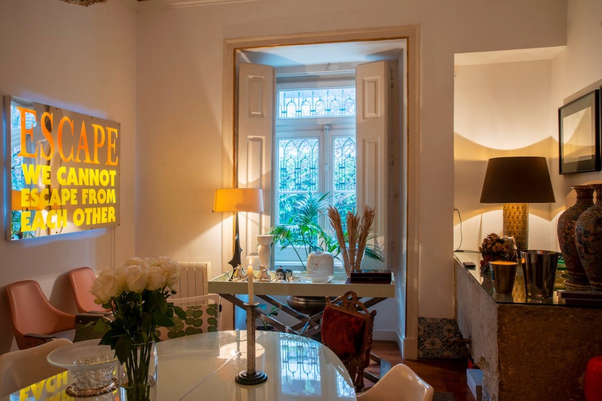 Recheio da casa da dupla de designers Alves/Gonçalves vai ser vendido em leilão online
