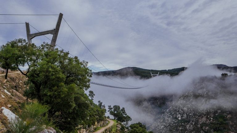 Maior ponte pedonal suspensa do mundo fica em Arouca e está prestes a abrir