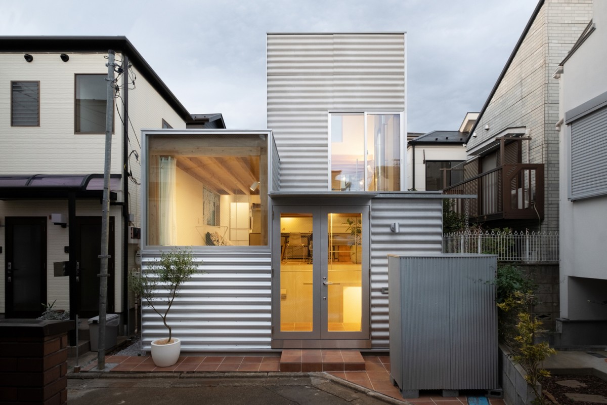 Esta casa pré-fabricada em Tóquio só tem 50 m2 e esconde um interior incrível 