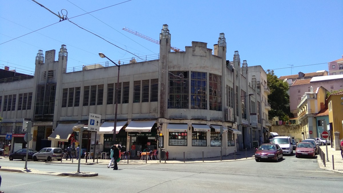 Edifício da histórica Garagem Liz convertido em supermercado Continente