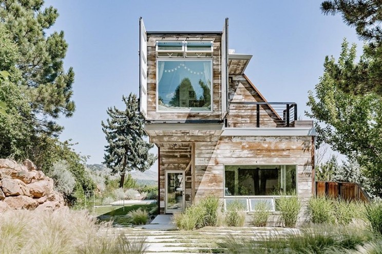 Uma casa pré-fabricada de luxo que parece uma obra de arte luxo
