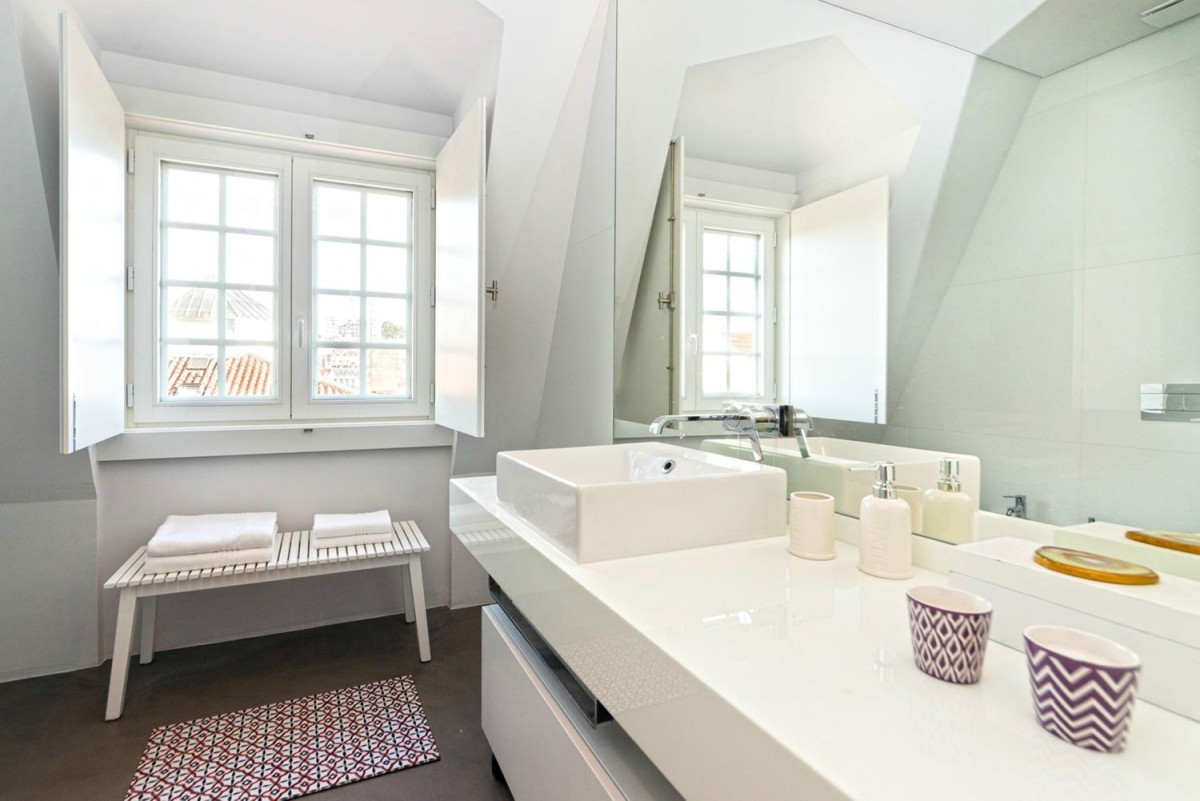 The bathrooms in the property are modern and chic The bathrooms in the property are modern and chic