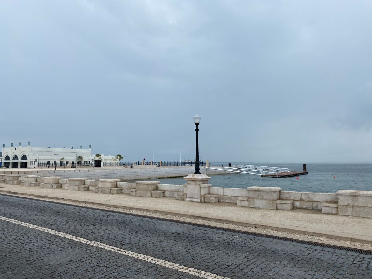 Muro das Namoradeiras reconstruído e Terreiro do Paço recupera traçado que existia há 25 anos