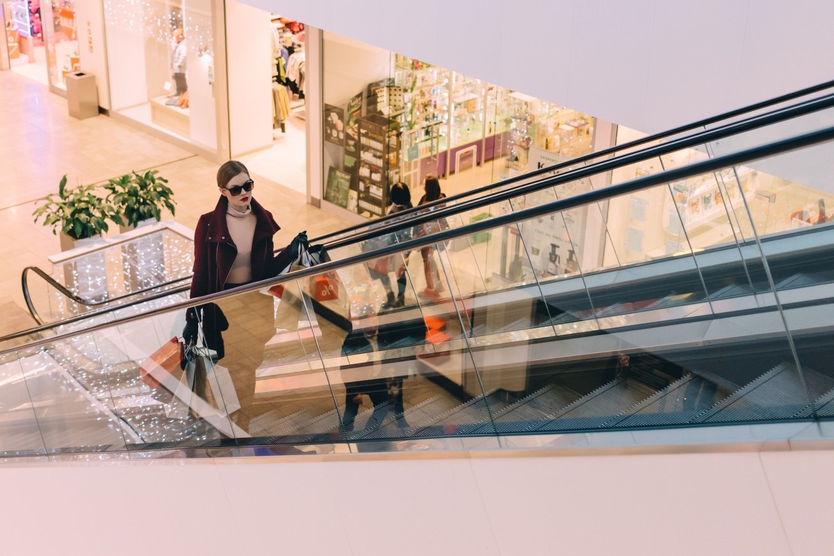 Centros comerciais reabrem hoje (mas) com regras de lotação