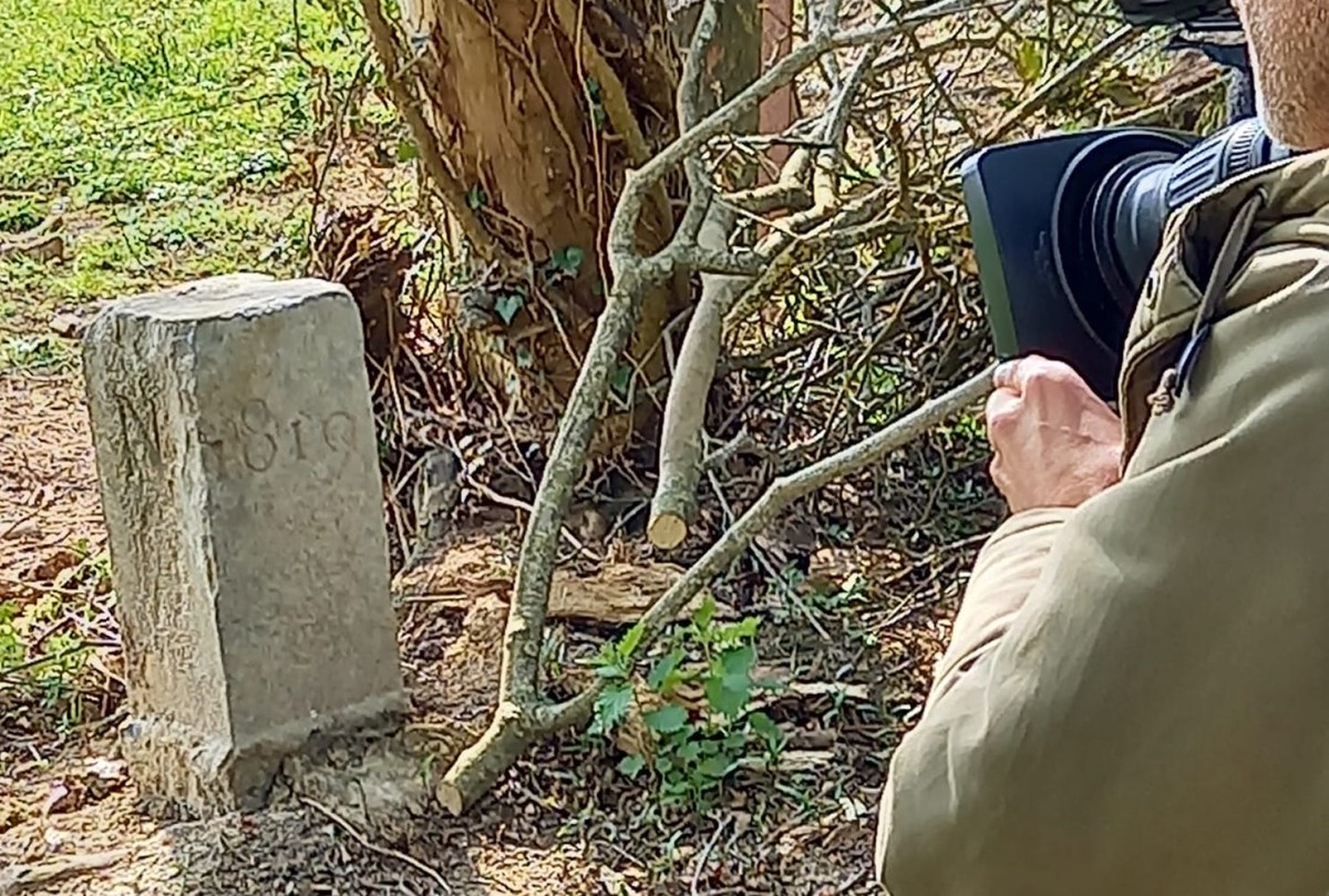 Agricultor belga altera fronteira com a França acidentalmente (e tudo porque moveu uma pedra)