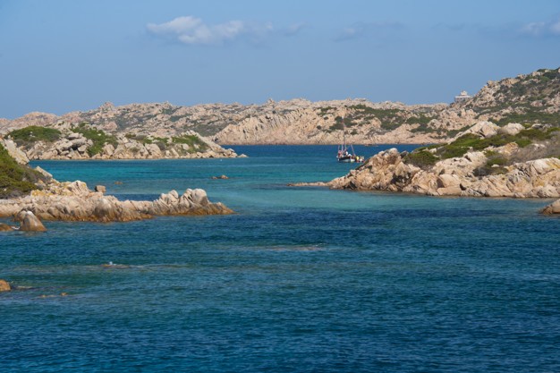 O "Robinson Crusoe" italiano troca a ilha onde viveu sozinho 32 anos por um apartamento
