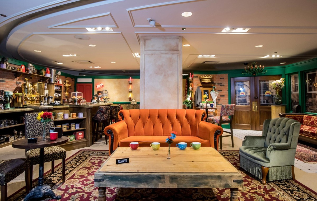 friends-set-overnight-stay-05