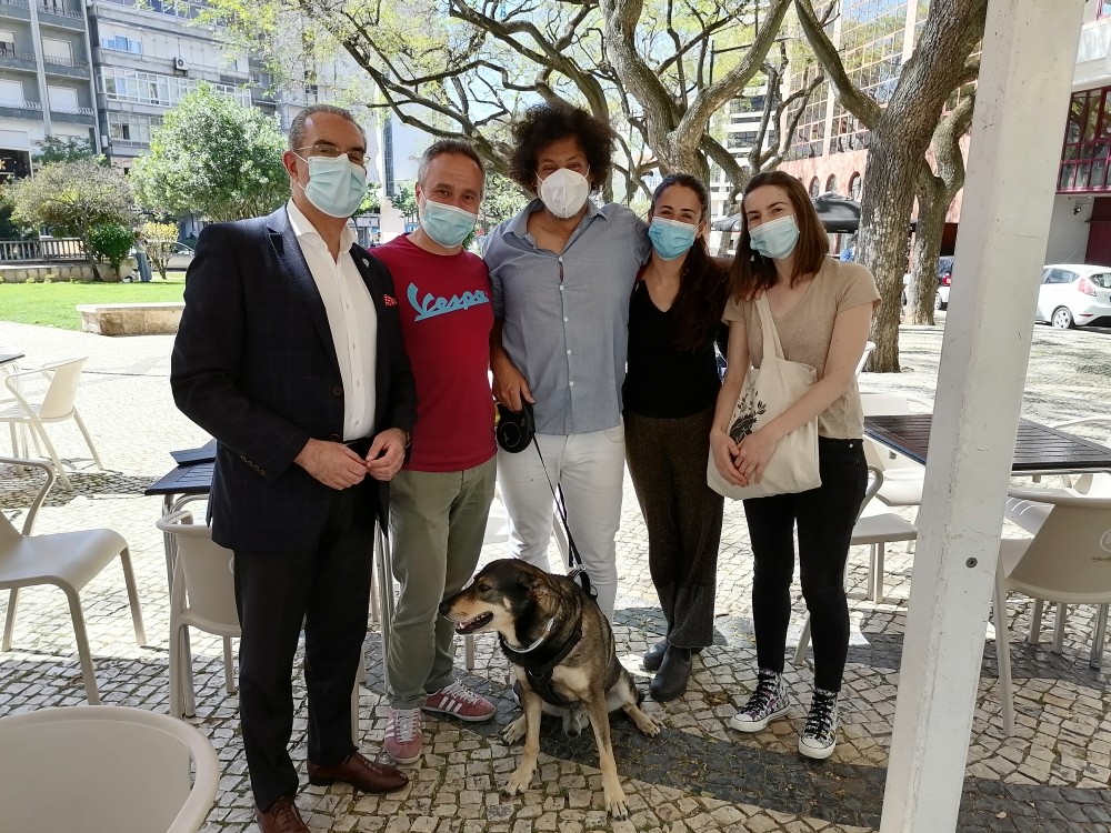 Esta é a história de Lucky - o ‘cãosultor imobiliário’