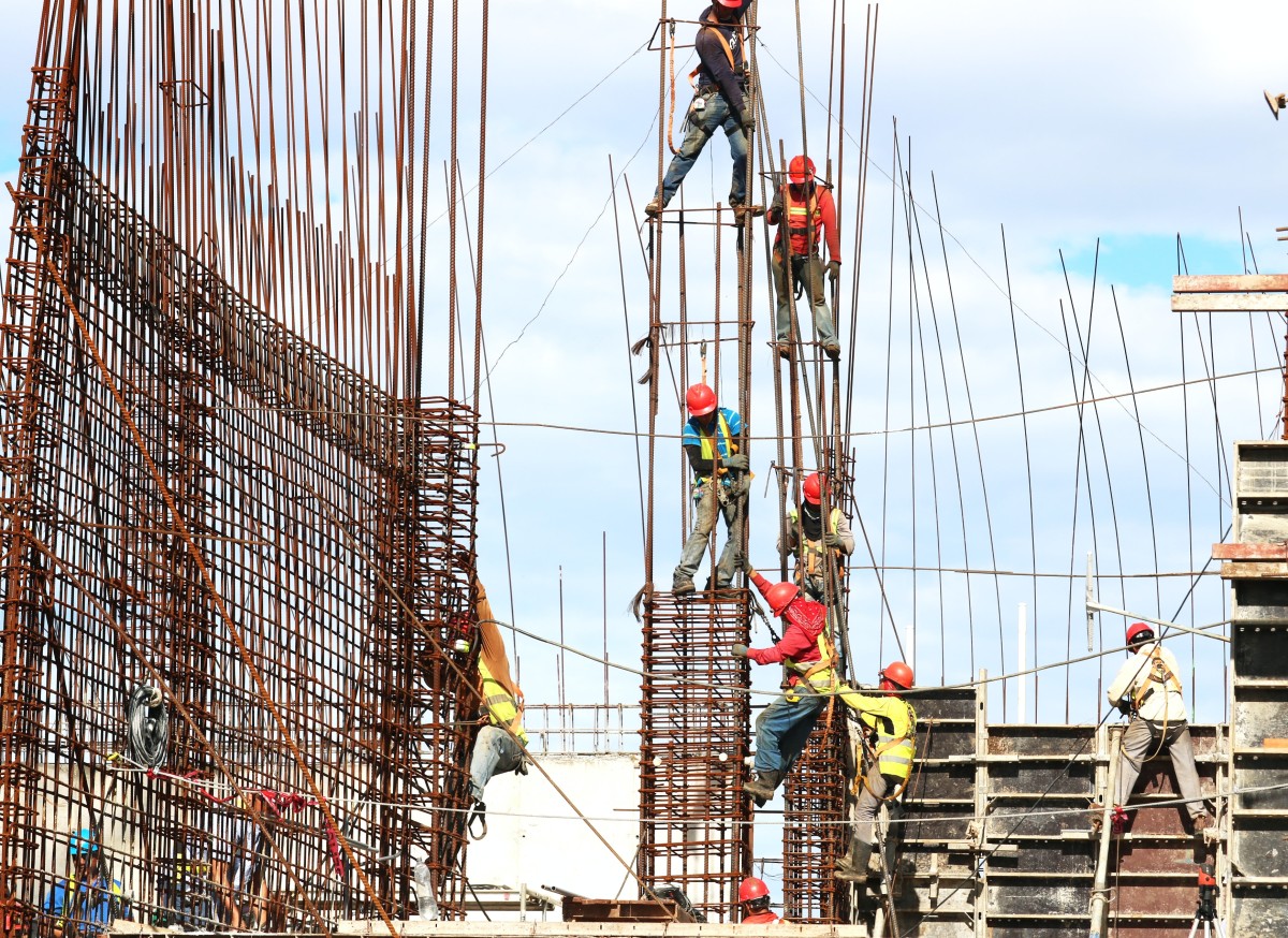 Produção na construção na UE recupera em março