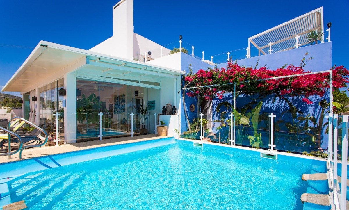 This wonderful villa is for sale in the Algarve