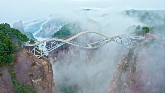 Assim é a incrível ponte Ruyi na China: perfeita para corajosos e amantes da arquitetura impossível