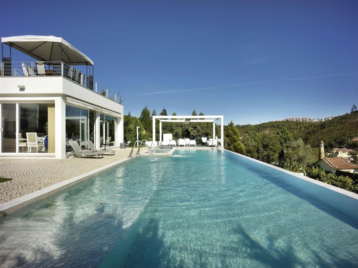 The villa has a beautiful garden and pool