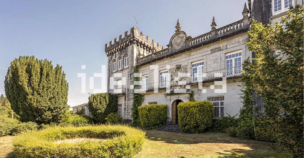 Palacete à venda no idealista por 830.000 euros 