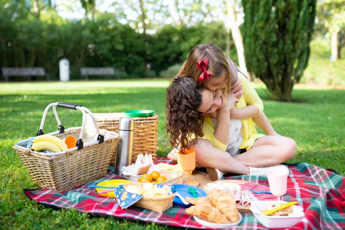 Parques e jardins da cidade: o que levar para um piquenique de verão?