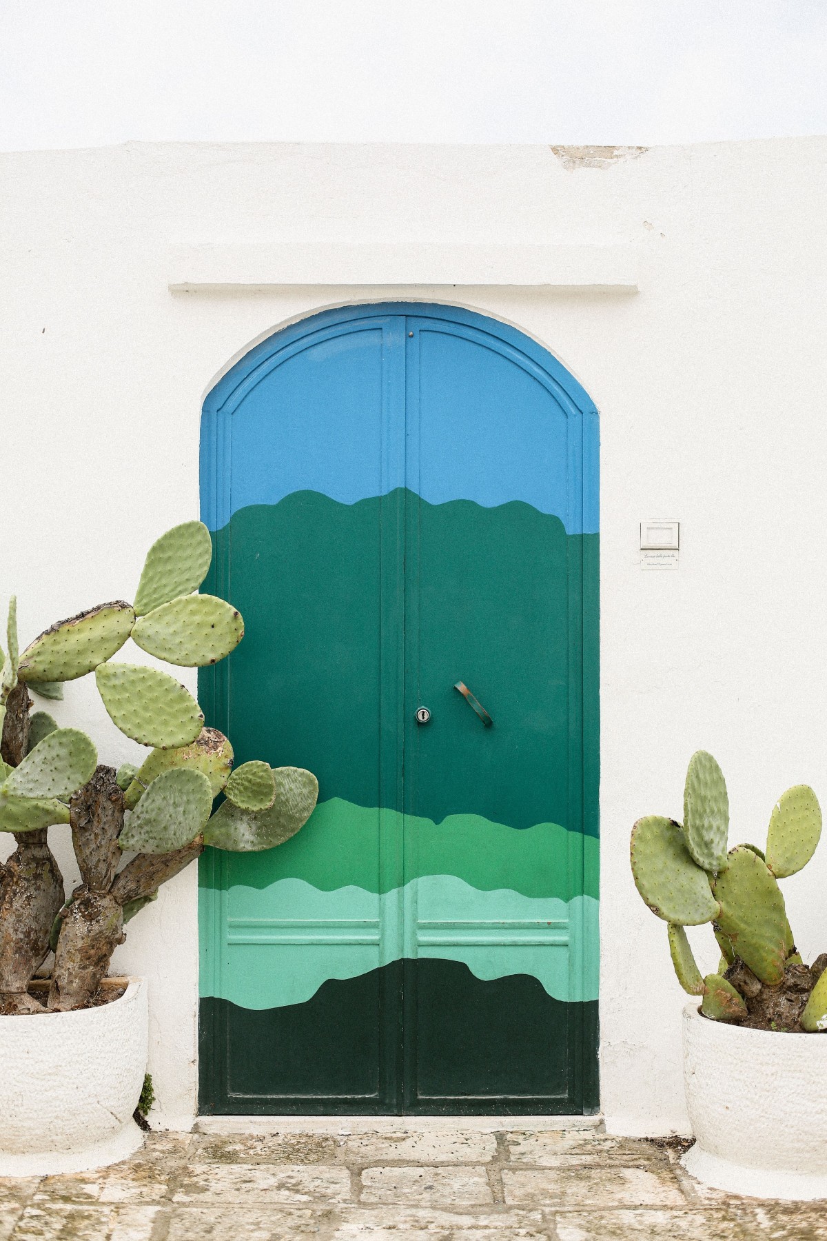 Como escolher e decorar a porta de entrada de casa