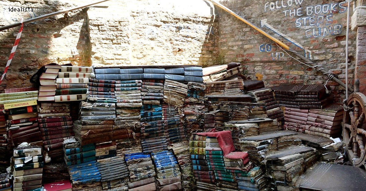 Visita guiada à incrível livraria Acqua Alta de Veneza - uma das mais bonitas do mundo