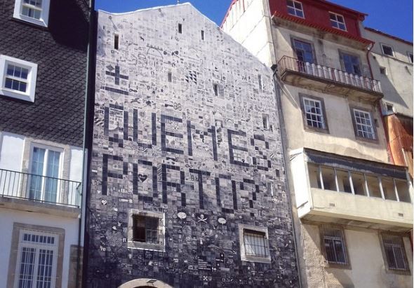 Mural de azulejos “Quem és Porto?” em risco de desaparecer