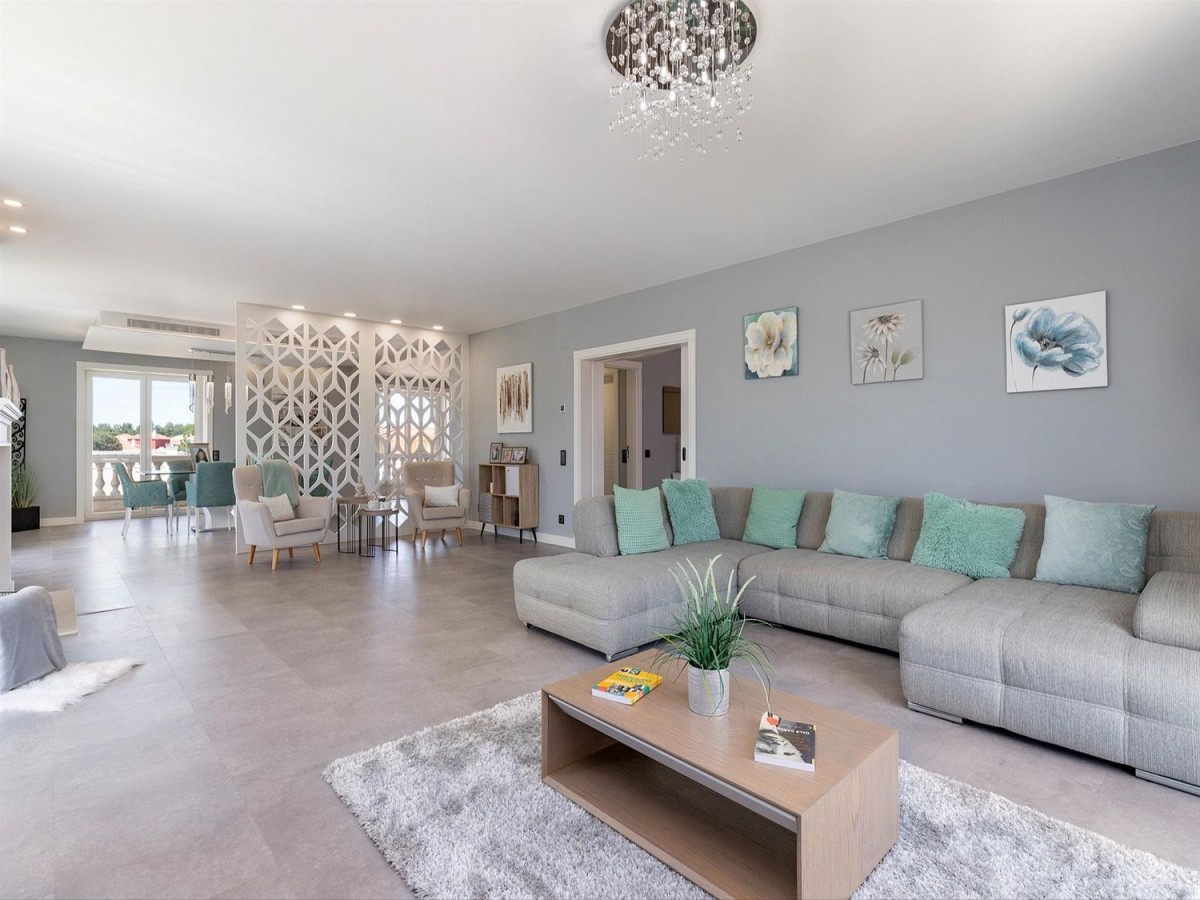 Spacious and bright living room