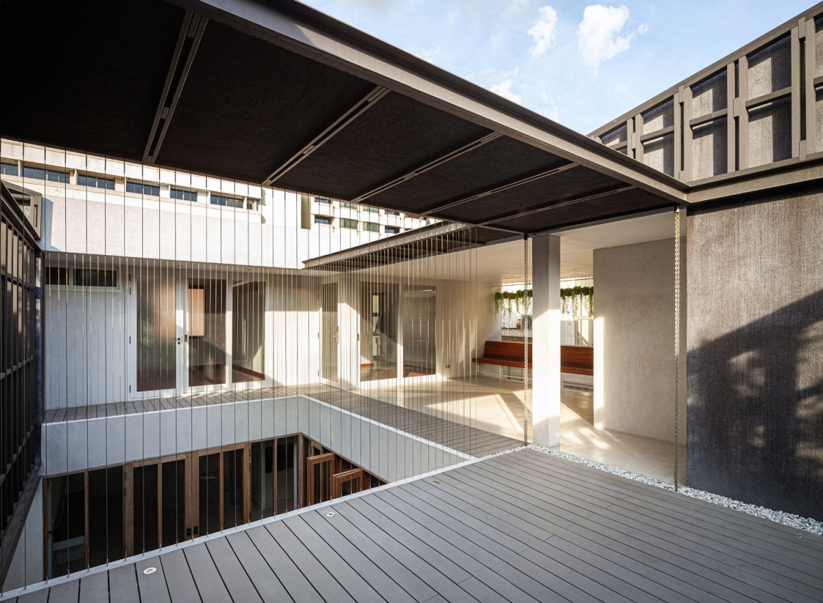 Esta incrível casa no centro de Bangkok foi reabilitada com materiais pré-fabricados