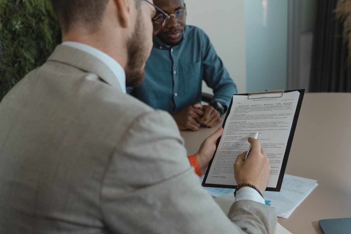 Letras pequeninas nos contratos ao consumidor proibidas a partir de hoje