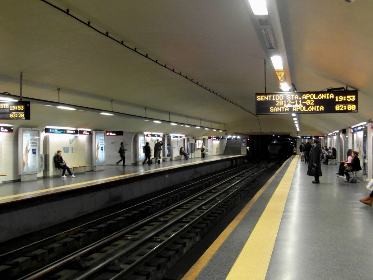 Eine U-Bahnstation in Lissabon