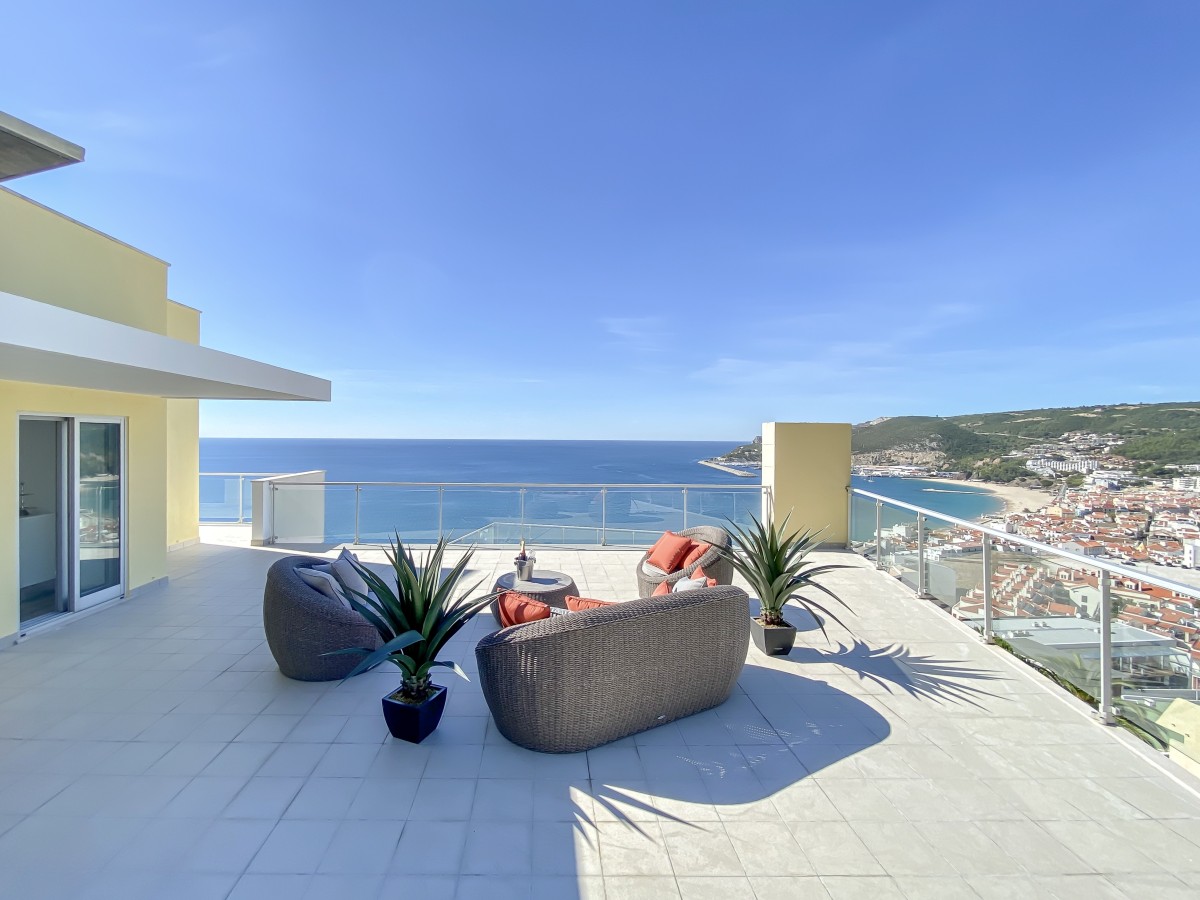 Sesimbra Cliffs: casas com vista para o mar atraem portugueses