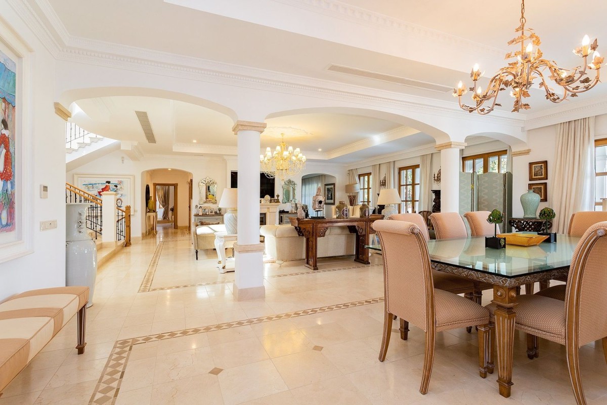 The open plan living/dining area inside the main entrance