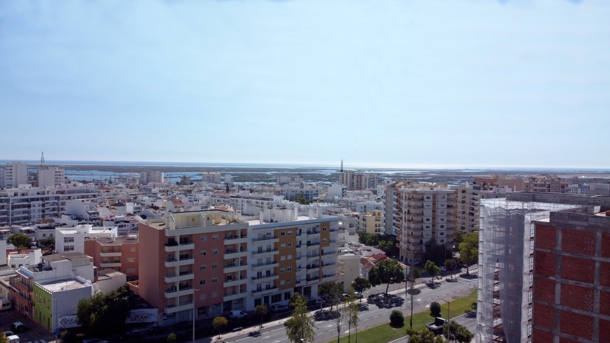 Palácio BR Avenida em Faro chega ao mercado: casas modernas com vista para a Ria Formosa